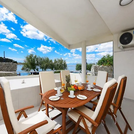 Modern In By The Sea Villa Nin