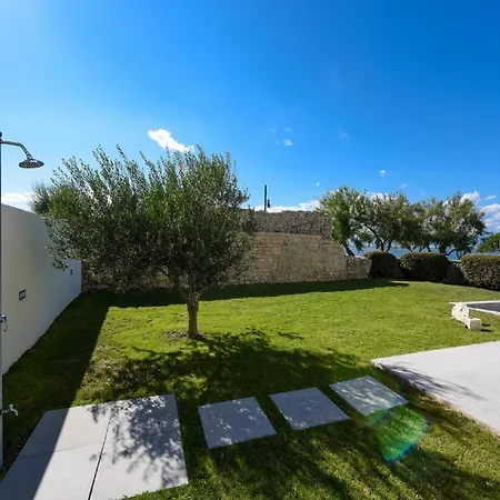 Villa Modern In By The Sea