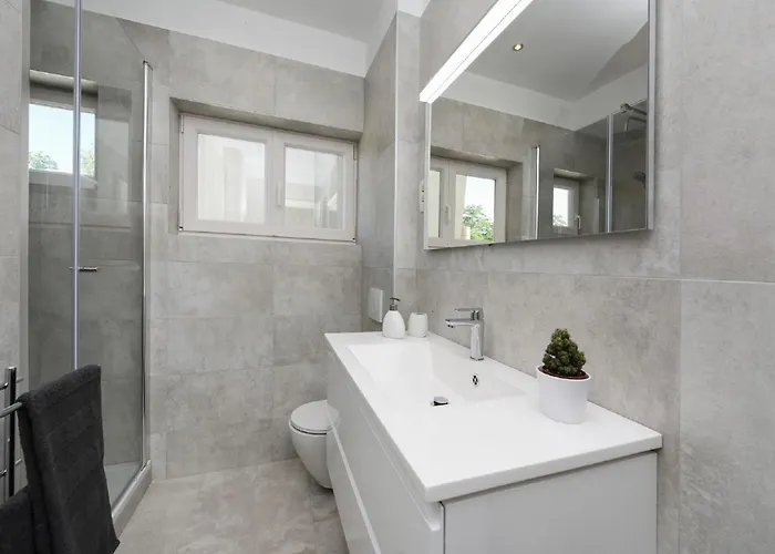 Villa Modern In By The Sea Nin