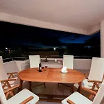 Vila Modern In By The Sea *