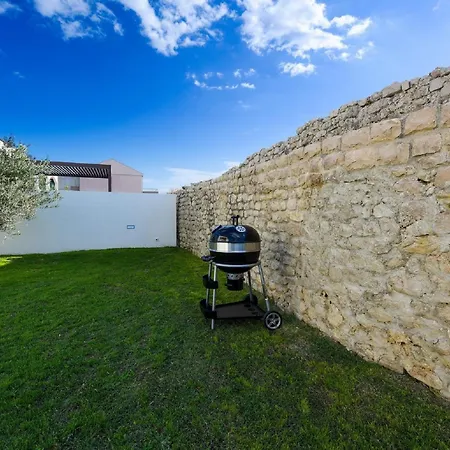 Modern In With Terrace Villa *