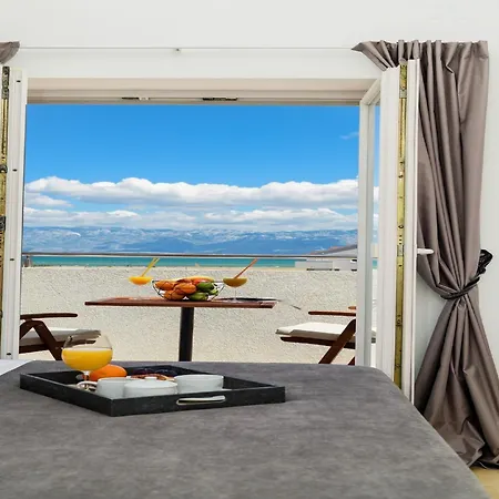 Modern In With Terrace * Nin