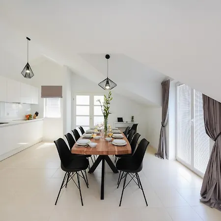 Modern In With Terrace * نين