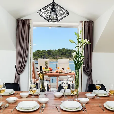 Modern In With Terrace * Nin
