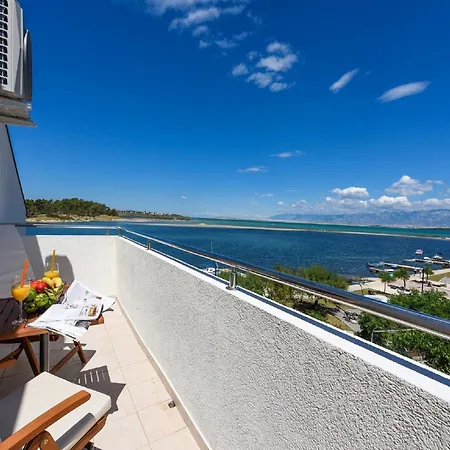 Modern In With Terrace Nin