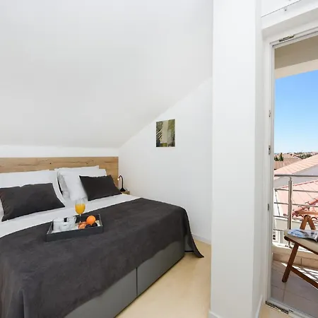 Modern In With Terrace فيلة *