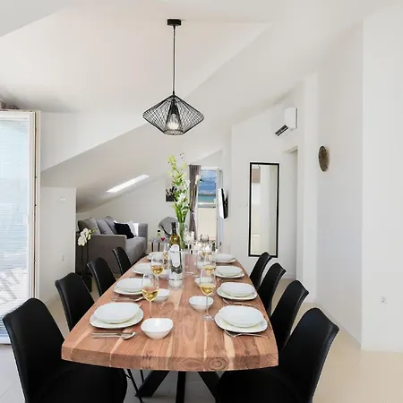 فيلة Modern In With Terrace *