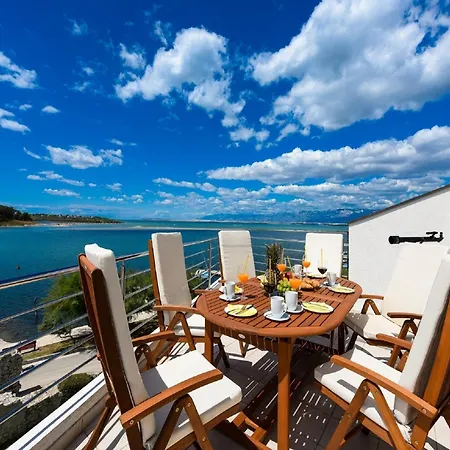Modern In With Terrace نين