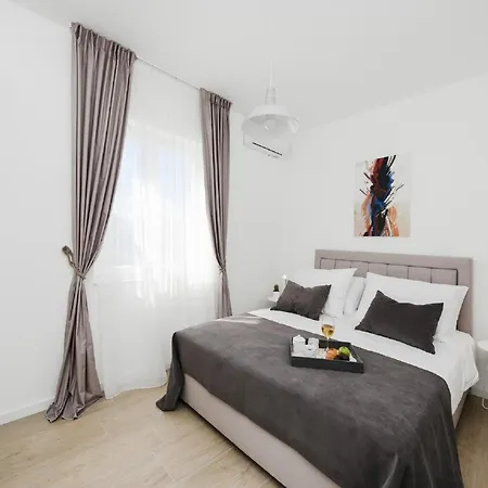 Modern In With Terrace