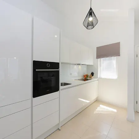 Modern In With Terrace * نين