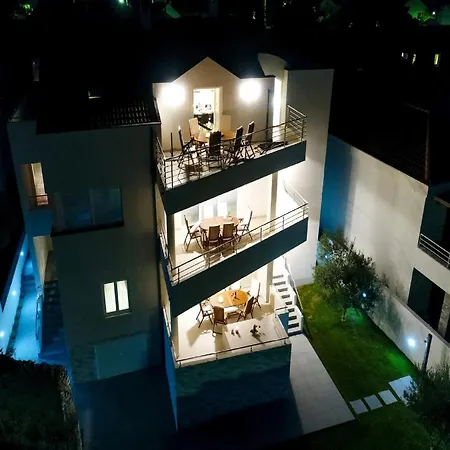 Villa Modern In With Terrace *