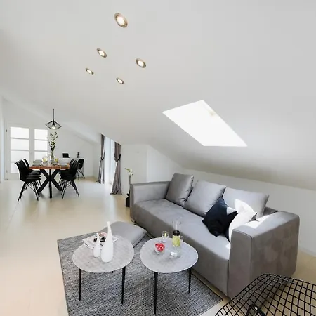 Modern In By The Sea * Nin