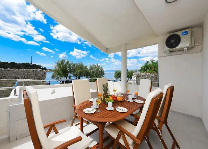 Modern In By The Sea וילה נין