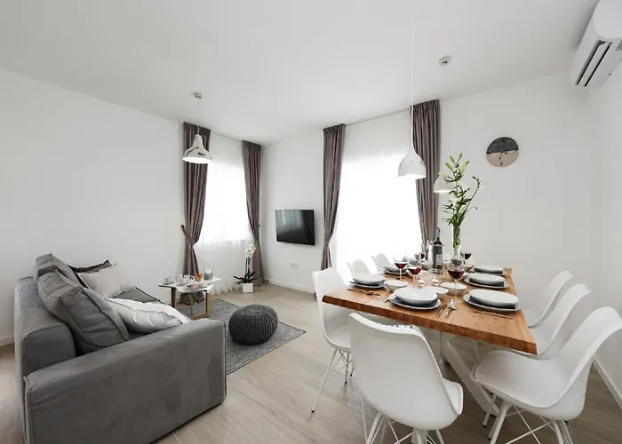 Modern In By The Sea Nin