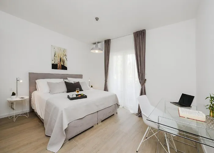 Modern In By The Sea Villa Nin