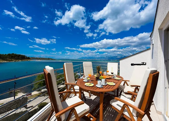 Modern In By The Sea נין